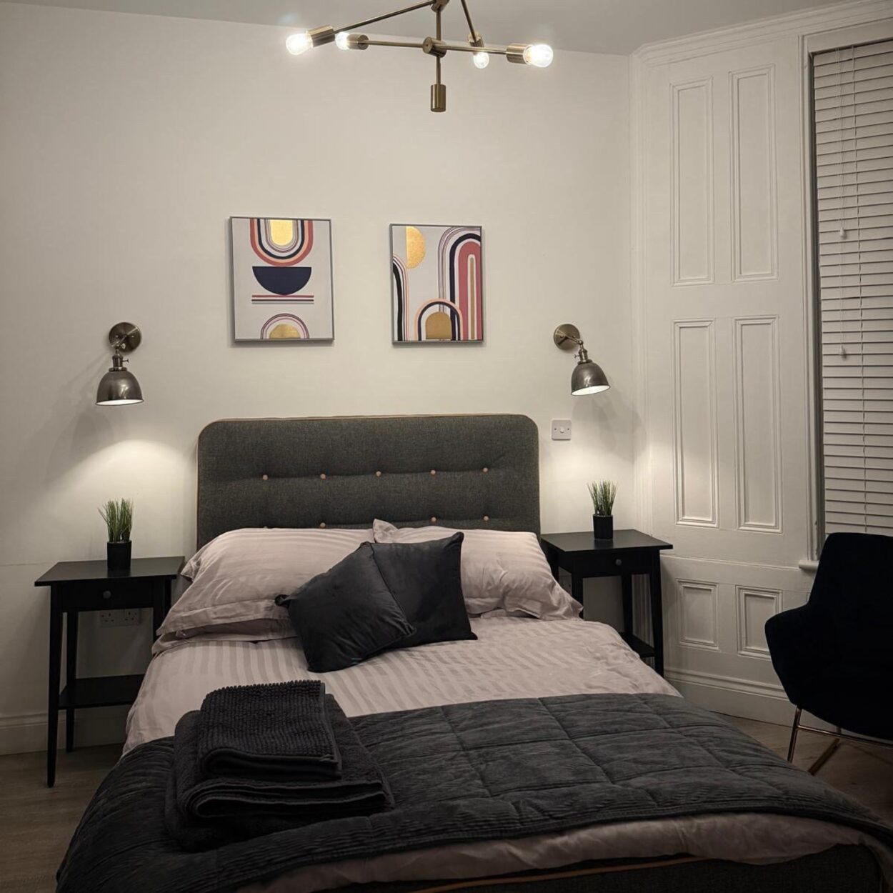 1500x1500 studio bed