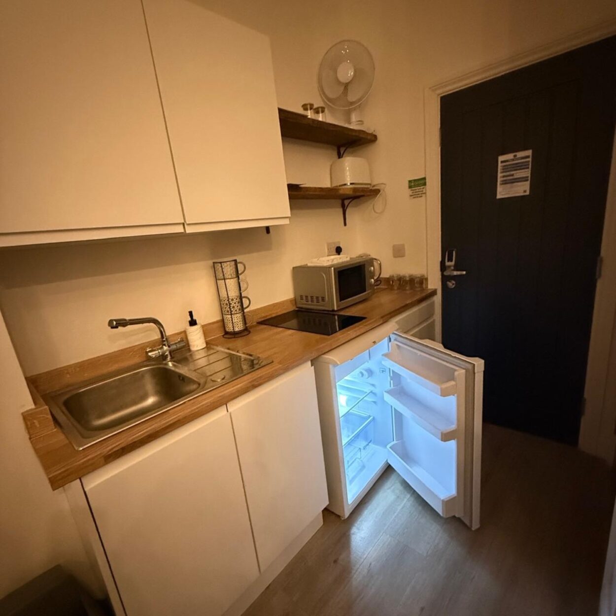 1500x1500 studio kitchen