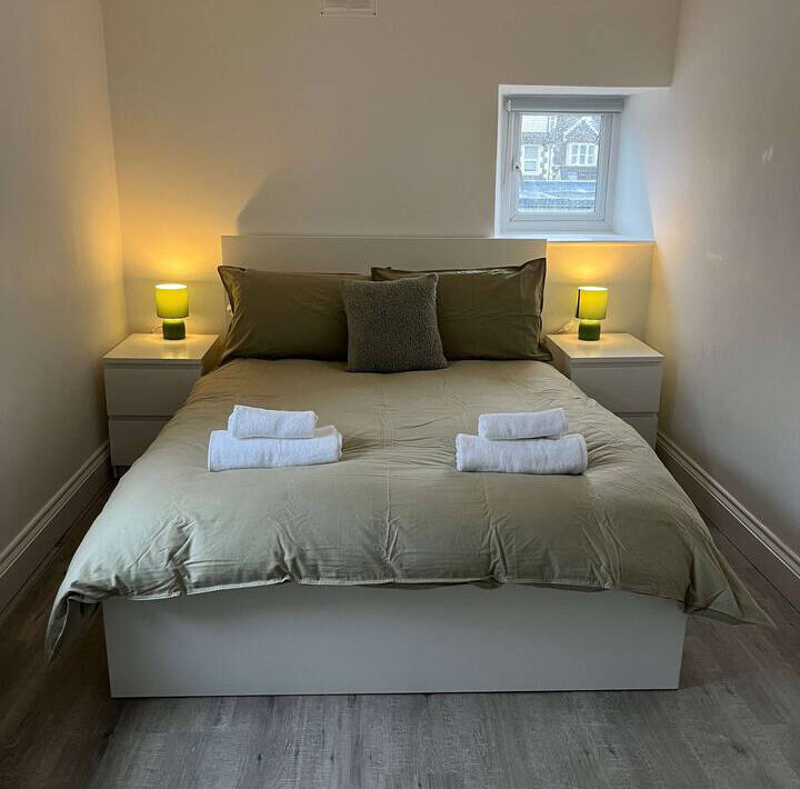 1 Bedroom Flat – Long Stays Only